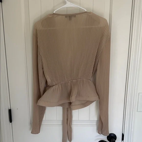 Elegant Beige Pleated Blouse - Picture 4 of 4